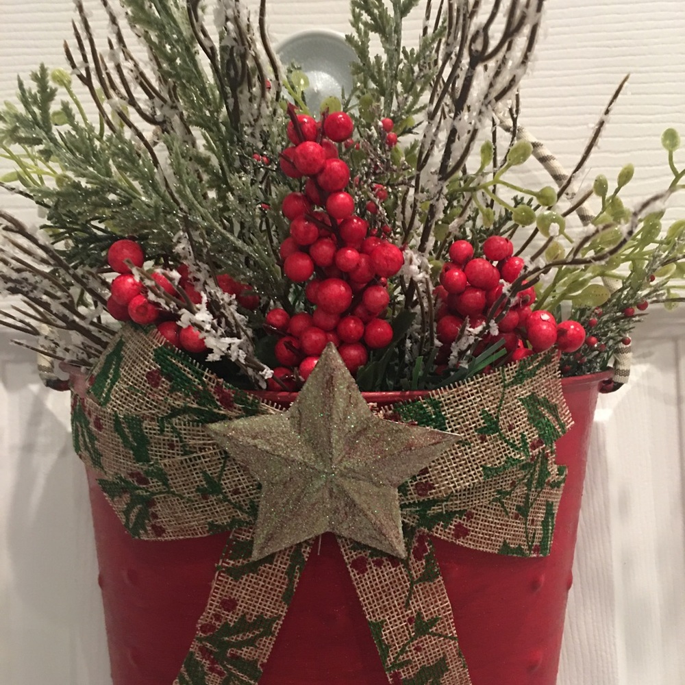 Holiday decor metal wall pocket
